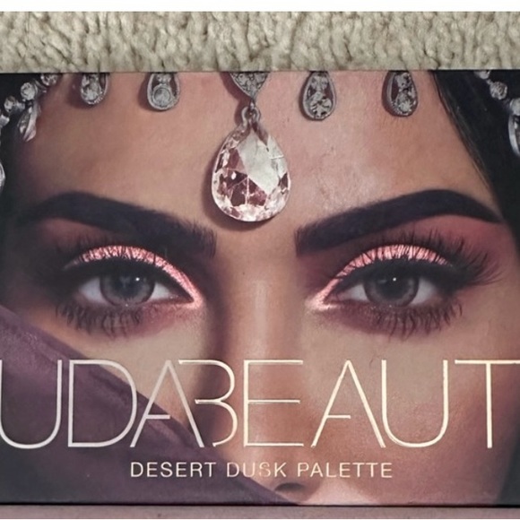 Eyeshadow - Picture 1 of 2